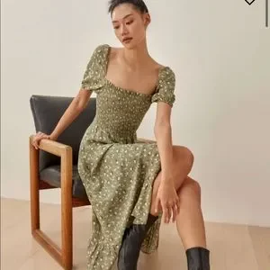 reformation lee dress グリーン パフスリーブ ミディドレス reformation lee dress グリーン パフスリーブ ミディドレス